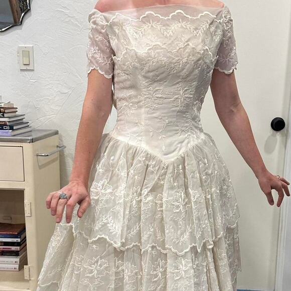 Women's XXS Gown White Nylon Chiffon Tiered Full Skirted Vintage 1960s Bridal - Picture 3 of 4